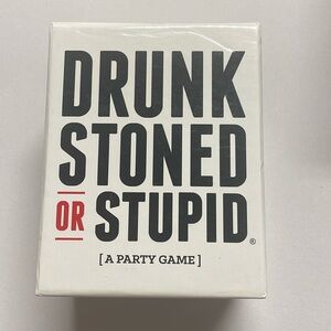 Lightly used card game great for friends game night in